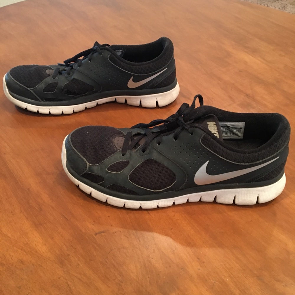 Nike Tennis Shoes